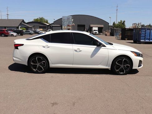 Used 2023 Nissan Altima 2.5 SR w/ SR Premium Package AWD/4WD image 4