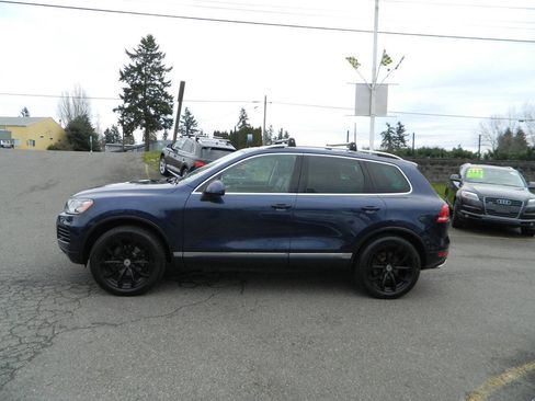 Used 2014 Volkswagen Touareg TDI image 5