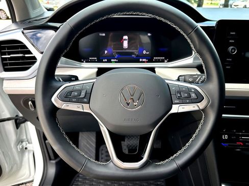 Certified 2025 Volkswagen Taos SE FWD image 13