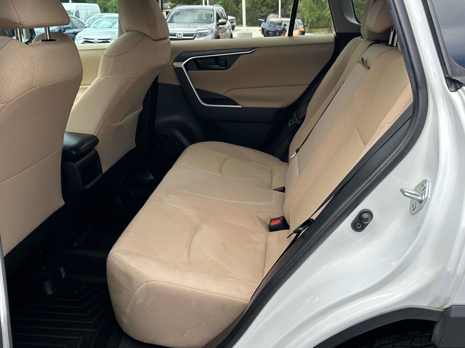 Used 2021 Toyota RAV4 LE FWD image 9