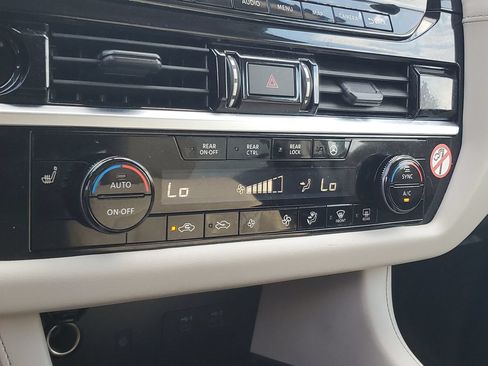 Used 2025 Nissan Pathfinder SL FWD image 22