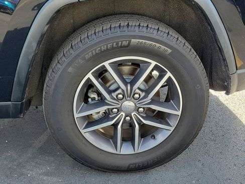 Used 2018 Jeep Grand Cherokee Laredo image 6