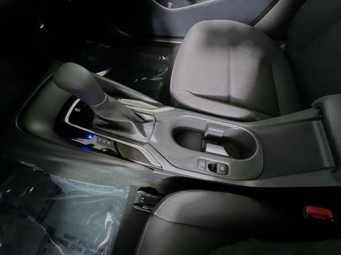 Used 2025 Toyota Corolla LE FWD image 24