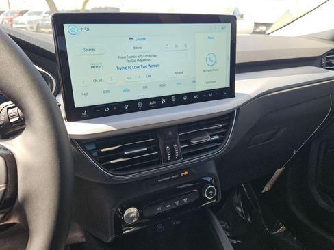 New 2025 Ford Escape SE w/ PHEV Premium Package image 11