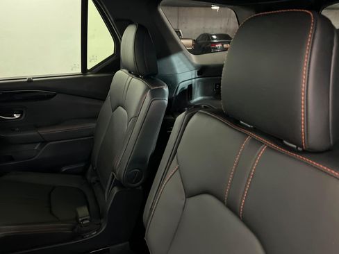 Used 2025 Honda Pilot TrailSport image 21