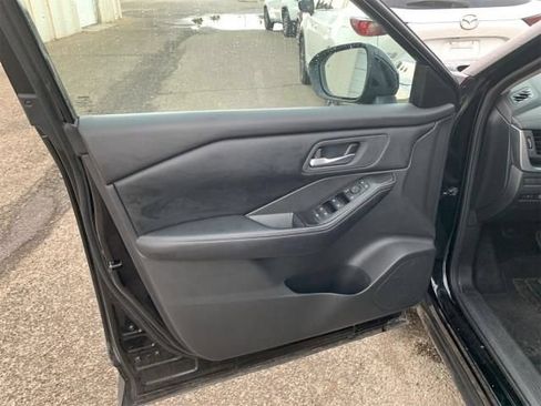 Used 2025 Nissan Rogue SV FWD image 11