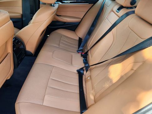 Used 2022 BMW 530e xDrive w/ M Sport Package image 15