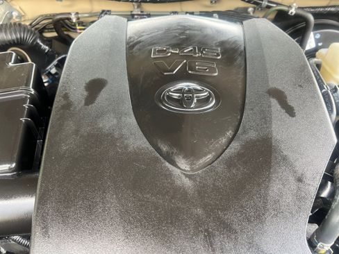 Used 2020 Toyota Tacoma TRD Sport image 39