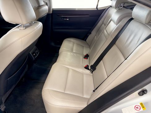 Used 2013 Lexus ES 350 w/ Luxury Pkg FWD image 25