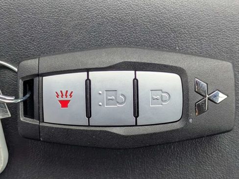 Used 2025 Mitsubishi Outlander ES FWD image 34