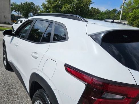 Used 2024 Chevrolet Trax LT w/ Driver Confidence Package image 8