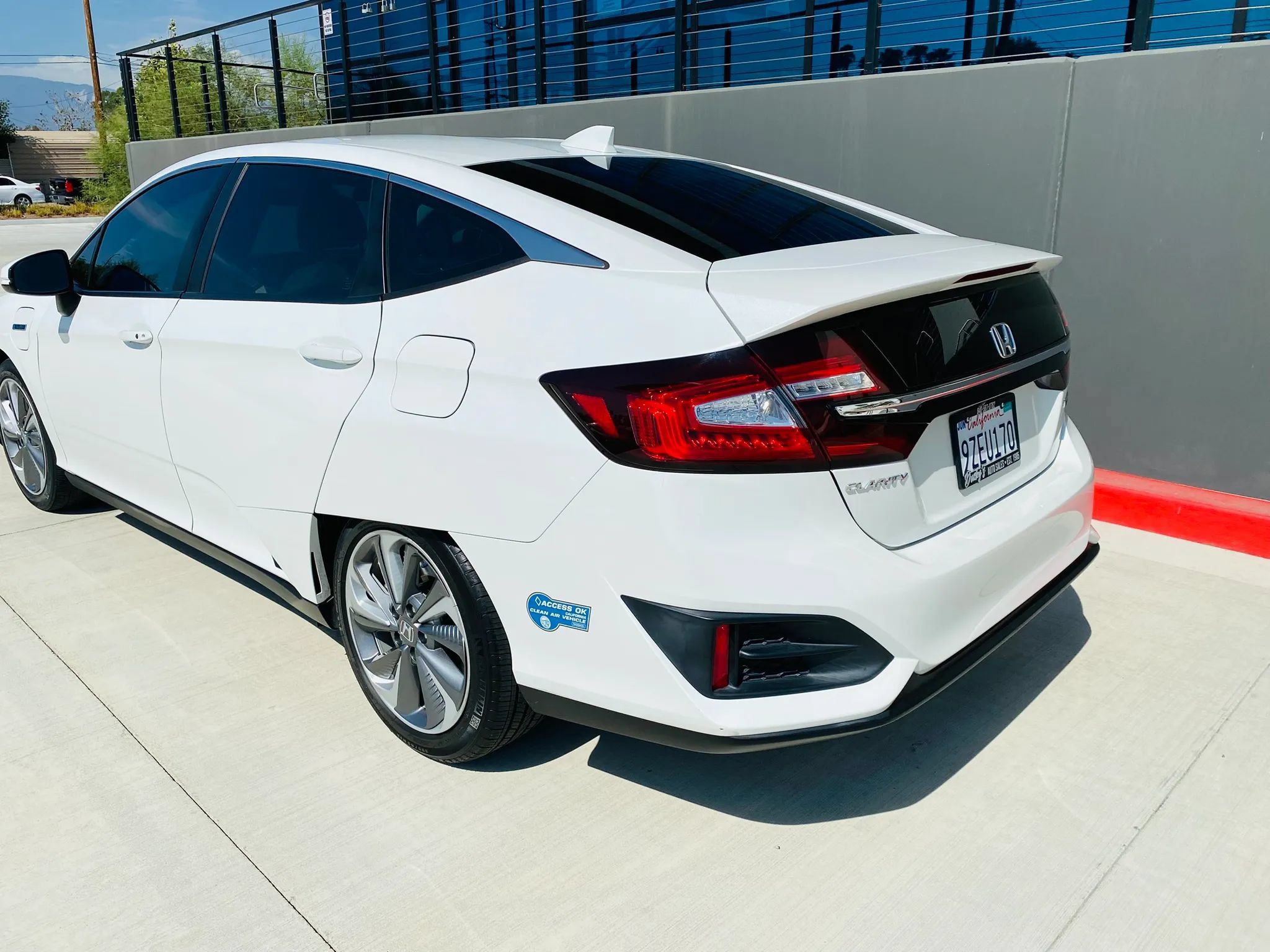 Used 2020 Honda Clarity Plug-In Hybrid image 3