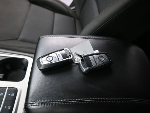 Certified 2023 Ford Explorer XLT RWD image 15
