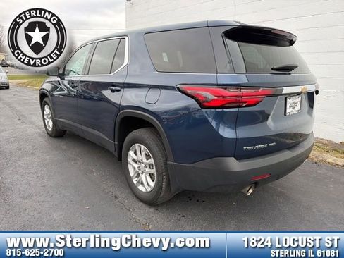 Used 2023 Chevrolet Traverse LS image 3