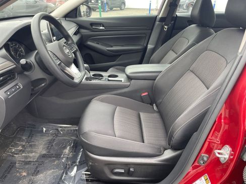 Used 2025 Nissan Altima 2.5 SV image 25