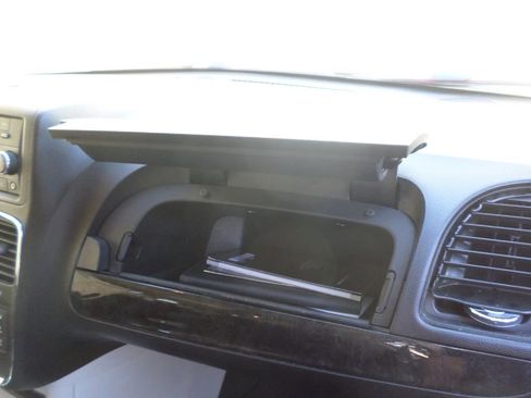 Used 2012 Dodge Grand Caravan SXT image 15