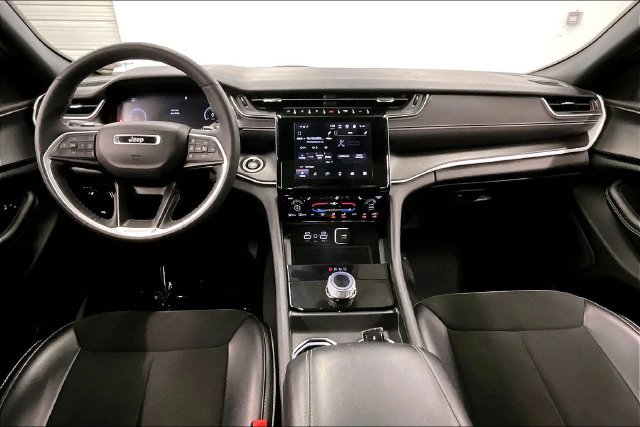 Used 2023 Jeep Grand Cherokee Altitude AWD/4WD image 17