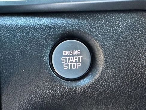 Used 2024 Kia Sorento S image 9