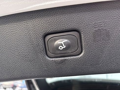 Used 2024 Ford Edge SEL w/ Convenience Package image 17