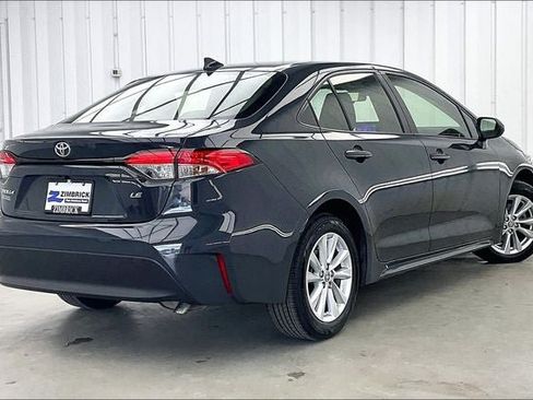 Used 2023 Toyota Corolla LE w/ LE Premium Package FWD image 12