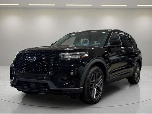 Used 2026 Ford Explorer ST-Line w/ ST-Line Street Pack AWD/4WD image 15