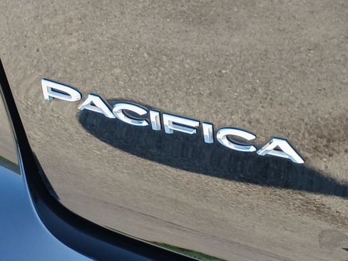 Used 2025 Chrysler Pacifica Select FWD image 12