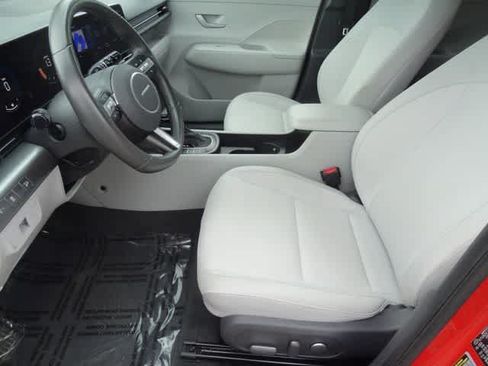 Used 2025 Hyundai Kona SEL FWD image 6