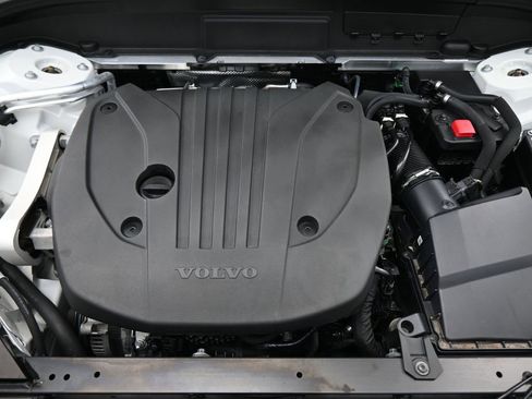 Used 2023 Volvo XC60 B5 Plus w/ Protection Package Premier image 17