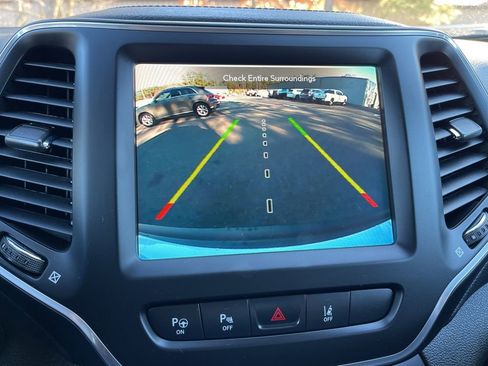 Used 2023 Jeep Cherokee Altitude Lux image 11