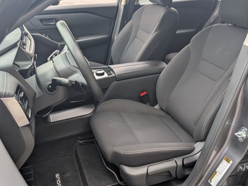 Used 2025 Nissan Rogue S AWD/4WD image 16