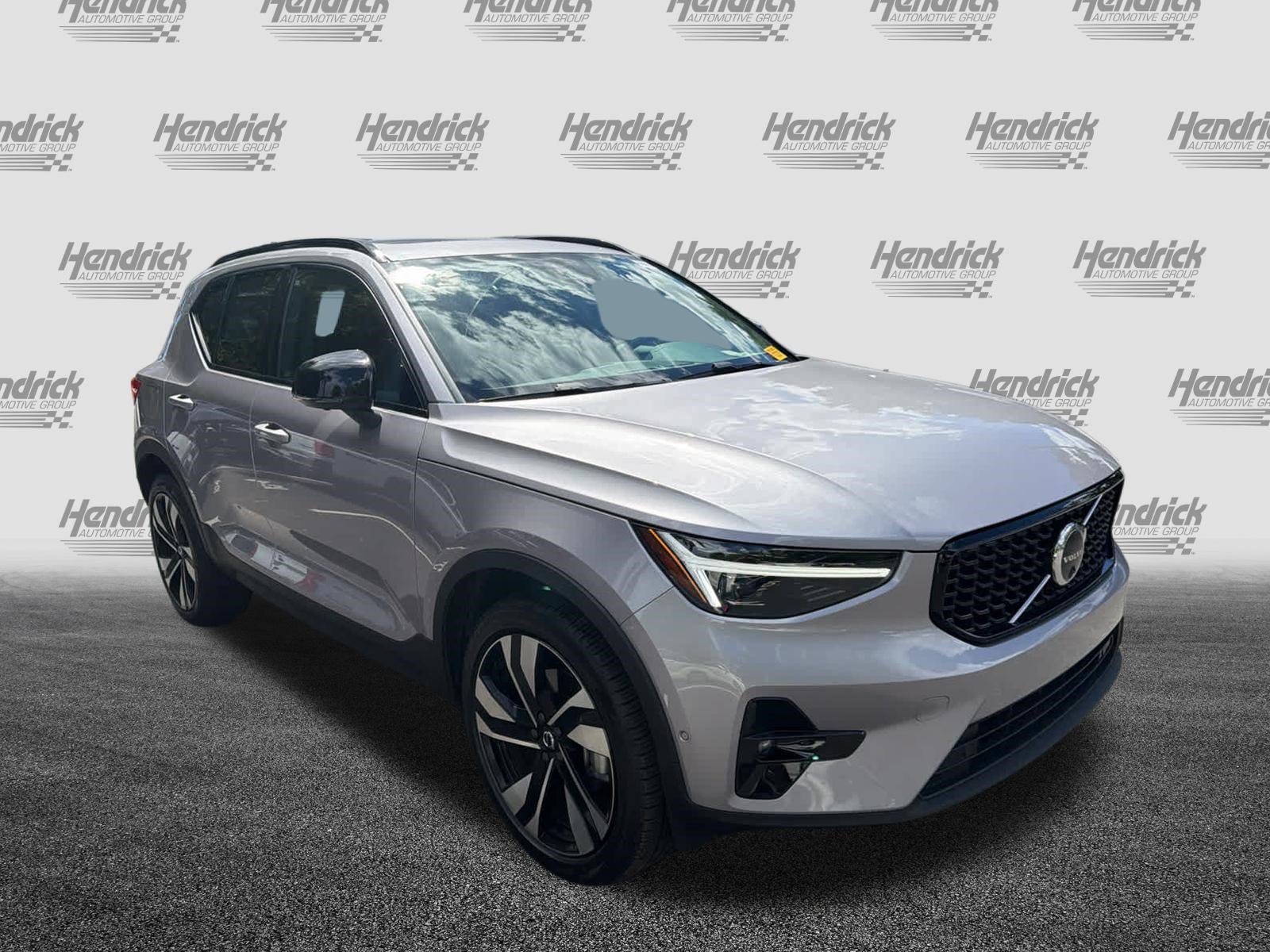 Used 2026 Volvo XC40 B5 Ultra AWD/4WD image 2
