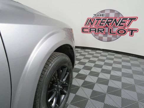 Used 2019 Dodge Journey SE w/ Blacktop Package image 32