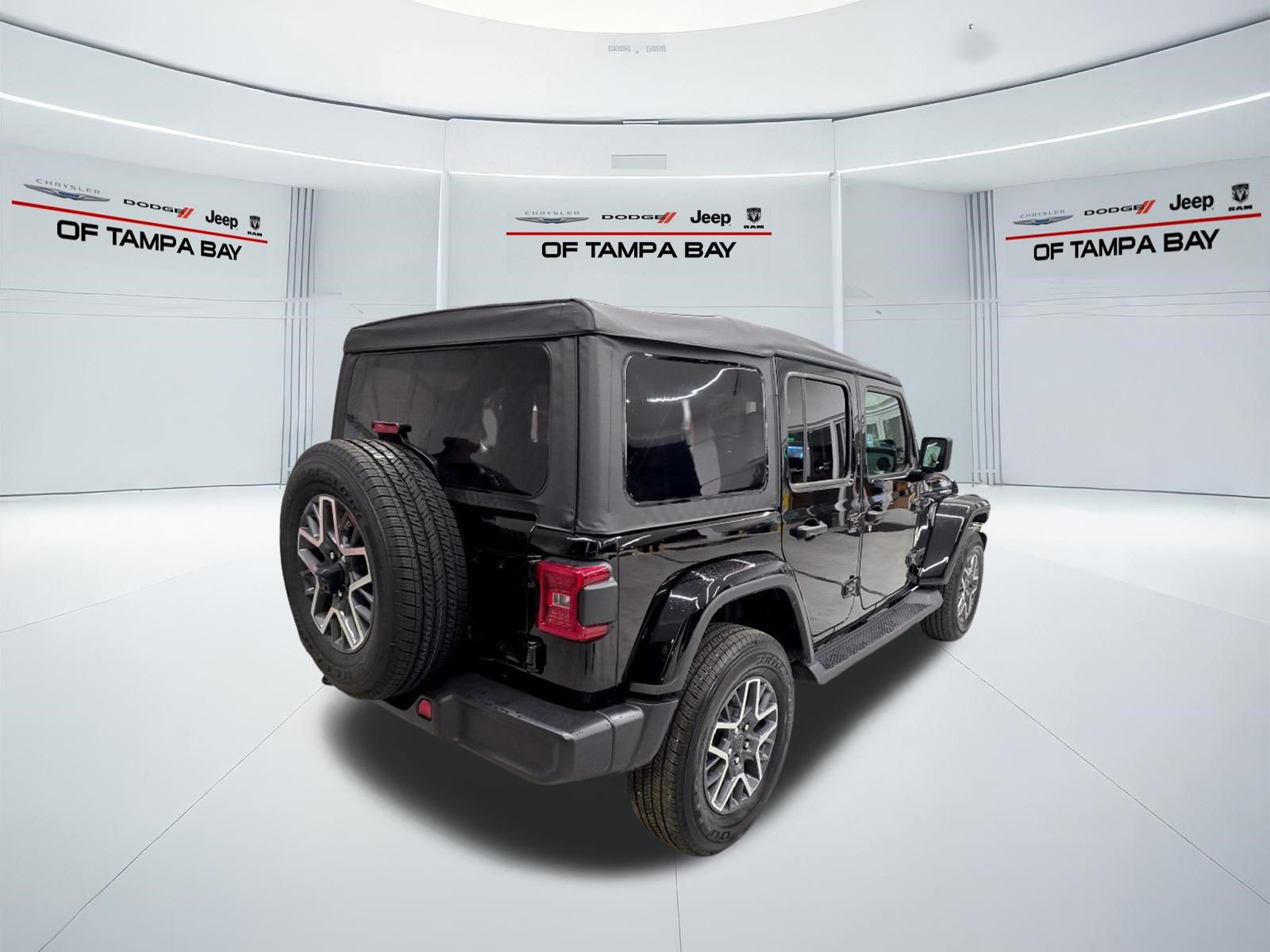 Used 2025 Jeep Wrangler Unlimited Sahara AWD/4WD image 6