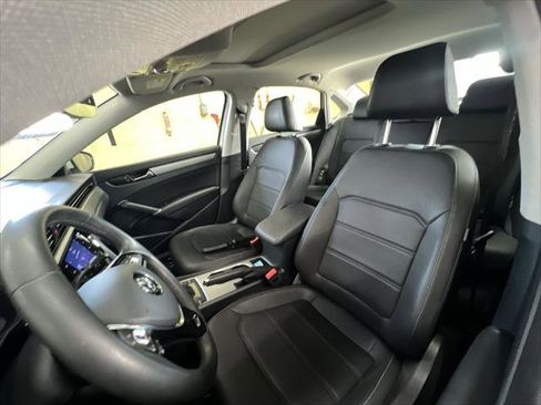 Certified 2022 Volkswagen Passat 2.0T SE image 11