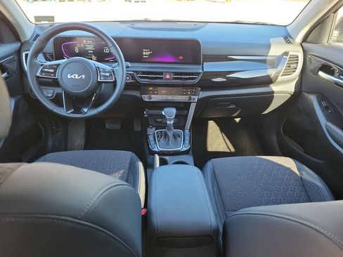Used 2025 Kia Seltos S image 18