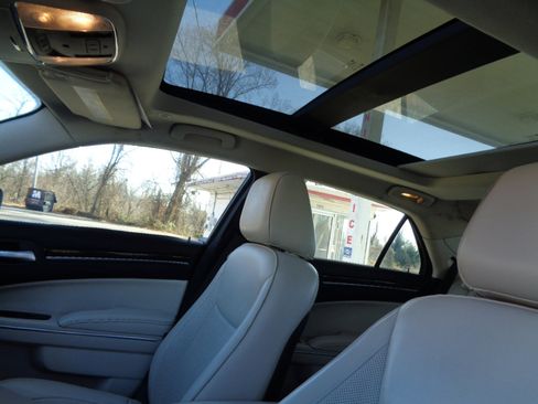 Used 2017 Chrysler 300 C image 25