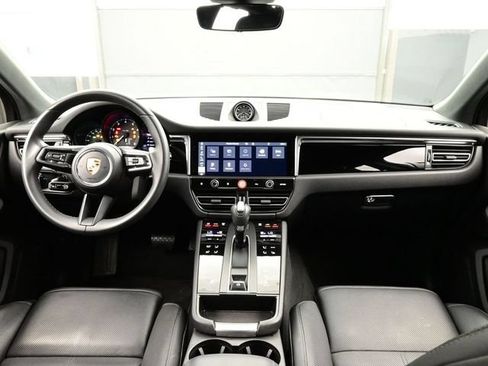 Certified 2025 Porsche Macan AWD/4WD image 20