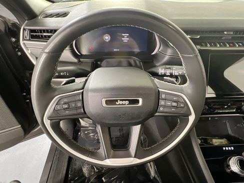 Used 2023 Jeep Grand Cherokee L Laredo AWD/4WD image 11