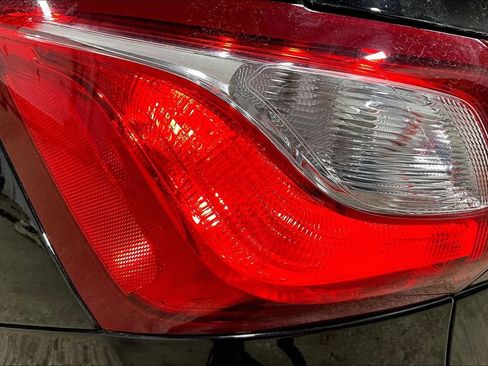 Used 2019 Chevrolet Equinox LT w/ Driver Convenience Package image 23