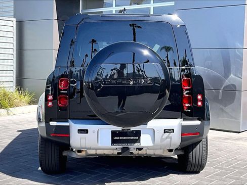 Used 2025 Land Rover Defender 110 S image 4