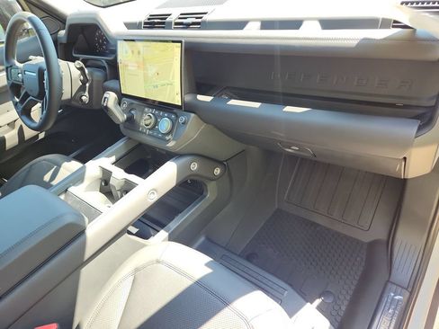 Used 2026 Land Rover Defender 110 S AWD/4WD image 25