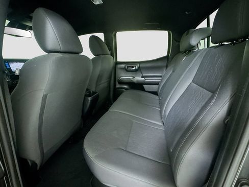 Used 2018 Toyota Tacoma TRD Sport AWD/4WD image 21