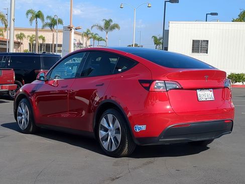 Used 2021 Tesla Model Y Long Range image 8