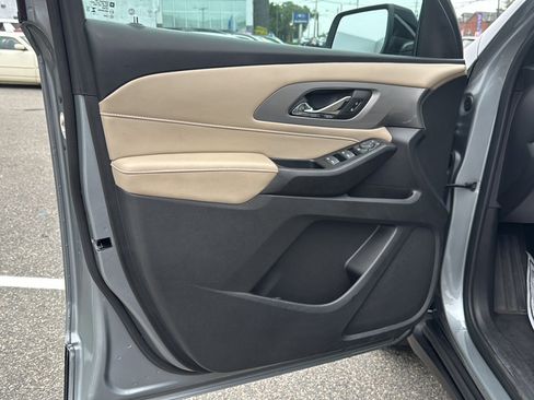 Used 2023 Chevrolet Traverse LS image 17