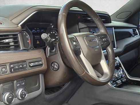 Used 2021 GMC Yukon Denali w/ Denali Premium Package image 10