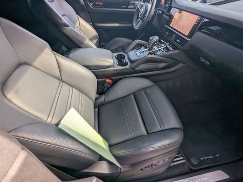 Used 2023 Porsche Cayenne Platinum Edition image 19