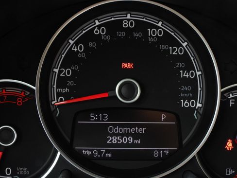 Used 2019 Volkswagen Beetle 2.0T SE FWD image 57