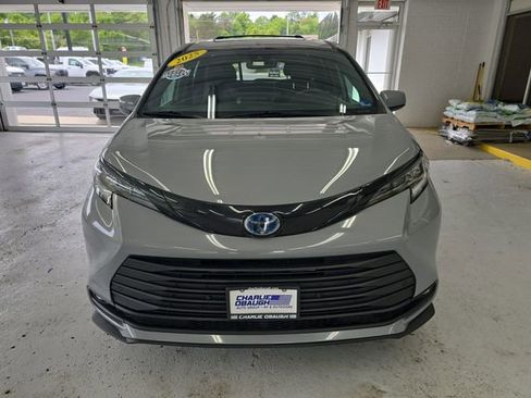 Used 2025 Toyota Sienna XLE Woodland Edition AWD/4WD image 8