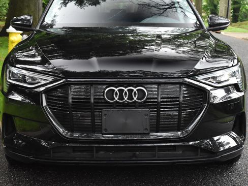 Used 2021 Audi e-tron Premium w/ Convenience Plus Package image 14