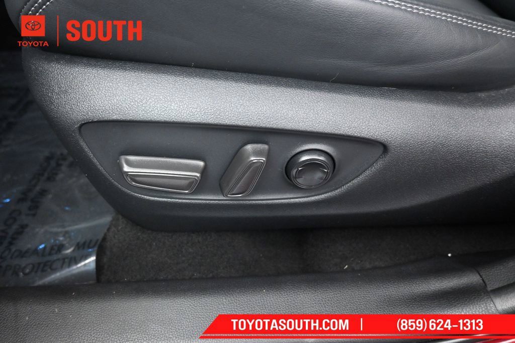 Used 2022 Toyota RAV4 Limited AWD/4WD image 23